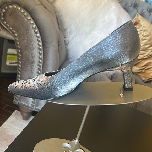 Stuart Weitzman After Five Satin Like Pump 8.5 AA - Picture 5 of 14